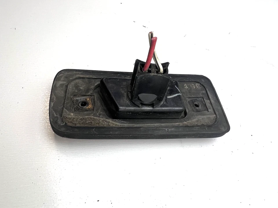 93-95 TOYOTA LAND CRUISER PASSENGER SIDE REAR SIDE MARKER  - Image 4 of 4