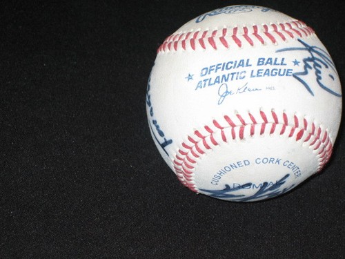 JAMIE MOYER, KYLE KENDRICK, FERNANDO RODNEY +(4) SIGNED AUTOGRAPHED BASEBALL - Picture 9 of 9