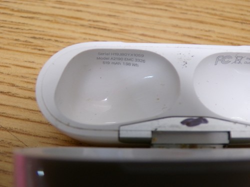 Apple AirPods Pro with Charging Case #1216 - Photo 4 sur 5
