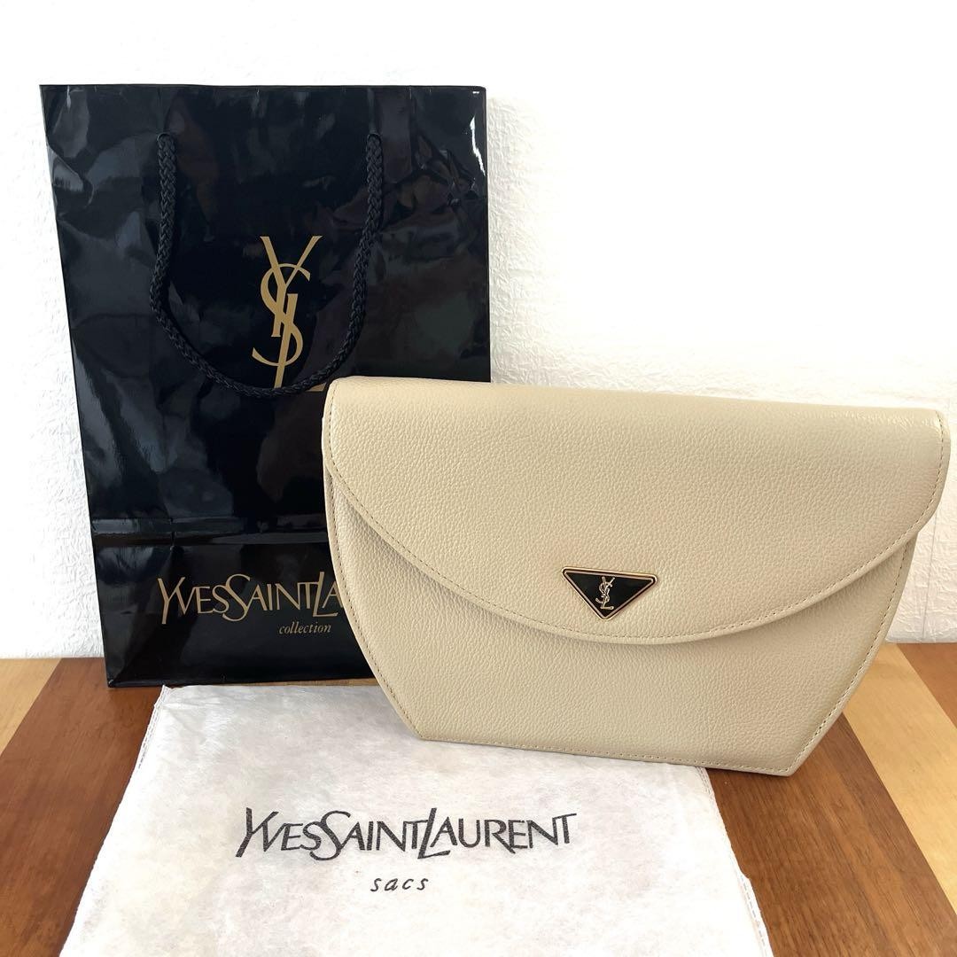 [Bellissime condizioni] Borsa a tracolla Yves Saint Laurent con placca logo oro