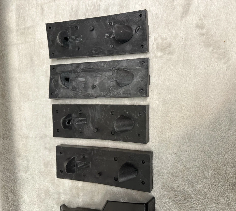 Thule Roof Rack Toyota Camry 2007-2011 With Square Bars Fit Kit 2179 - Image 3 of 4