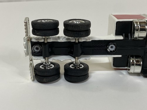 Ertl Pioneer Seeds Kenworth Cab With Trailer Semi 1:64 - Picture 18 of 24