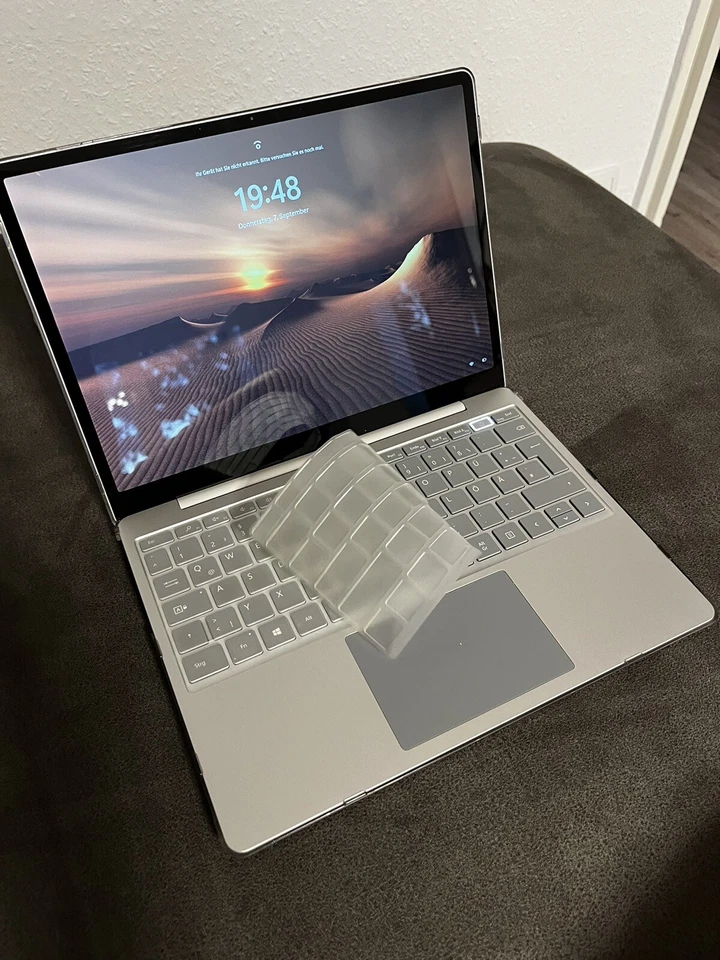 Microsoft Surface Laptop Go • 10th Gen i5 Prozessor • 128 GB • 8 GB RAM Platinum - Bild 3 von 4