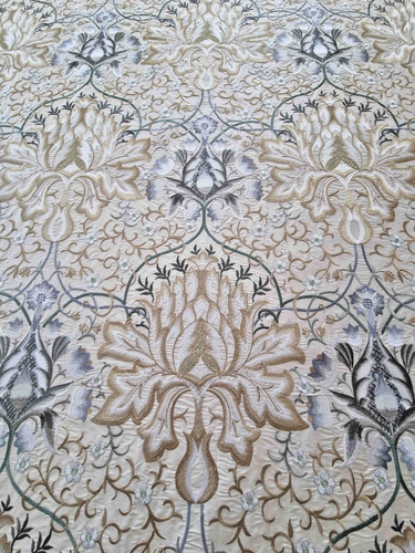 William Morris bestickte Seide