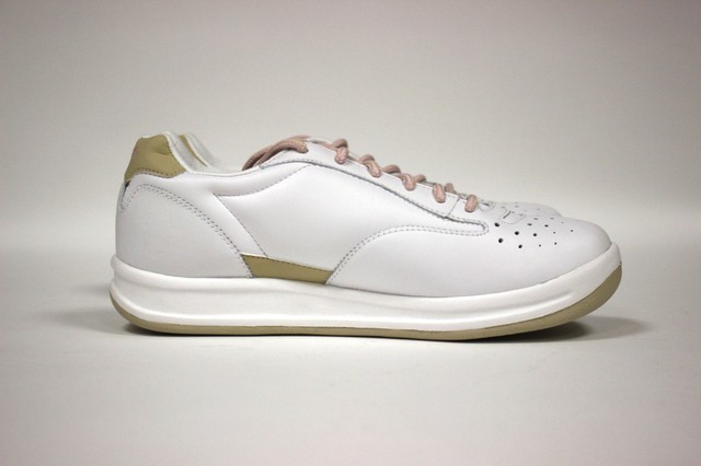s dot sneakers