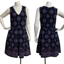 Banana Republic Women's Fit & Flare Dress size 6 V-neck Plated Floral Printed