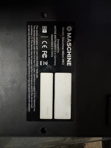Native Instruments MASCHINE MIKRO MK3 Drum Controller Color Black With White Pad