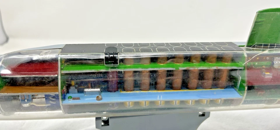 SUBMODELO NUCLEAR RENWAL ESCALA 1/200 VINTAGE THOMAS JEFFERSON POLARIS 653-298 Foto 3 de 4