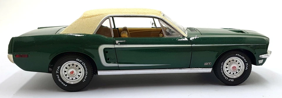 Greenlight 1/18 Scale 12801-06 - 1968 Ford Mustang GT - Green/Cream - Image 3 of 4