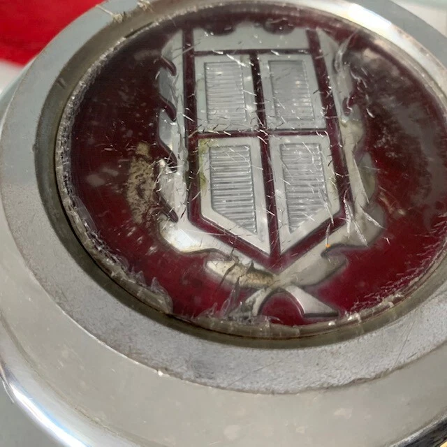 #W (1) 80-91 Ford LTD / Crown Victoria / Tapa central Marquis para turbina de 15" ROJO Foto 2 de 4