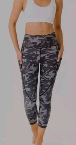 ZYIA ACTIVE Black Camo Metallic Pocket Light n Tight Hi-Rise Capri | Size 2 - Picture 4 of 18