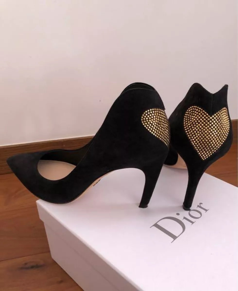 Black pumps hotsell with gold studs