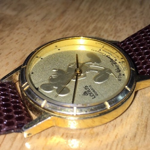 Lorus Mickey Mouse Gold Tone Watch 80's Vintage Foot Kicked Up Retired Fast Ship - Picture 4 of 6