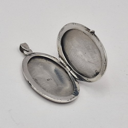 Vintage Sterling Silver Oval Locket with Scroll Engraving - Picture 13 of 17