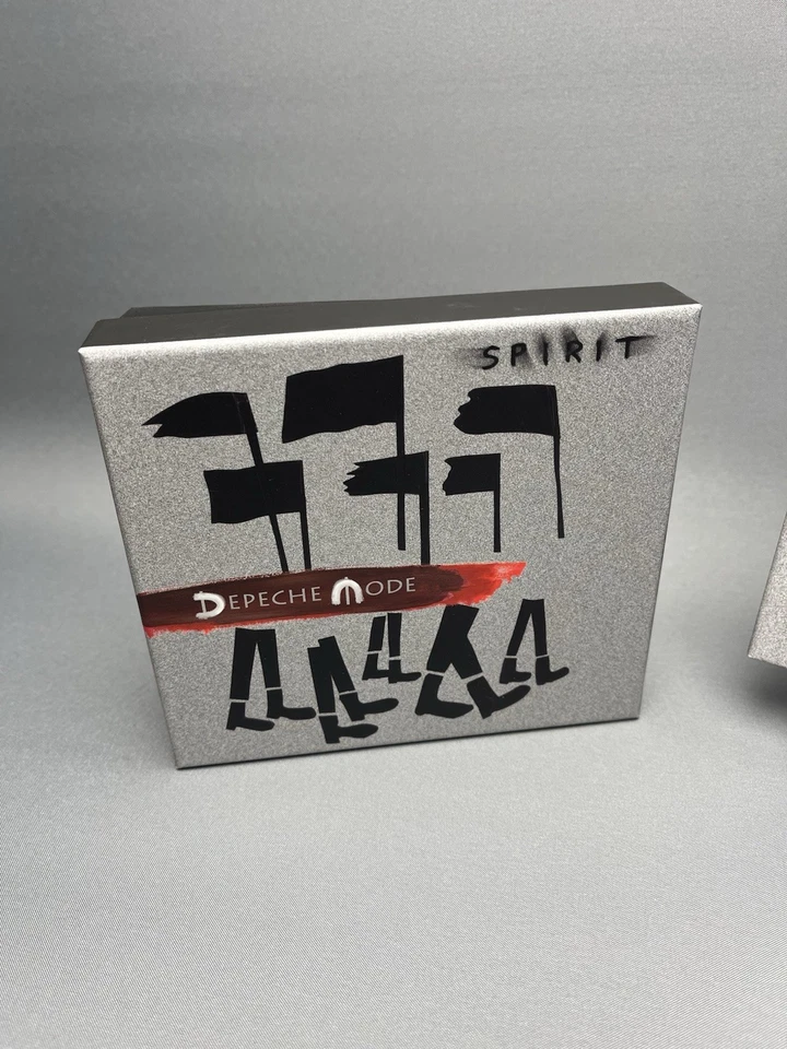 Spirit Depeche Mode Box Deluxe Edition mit 2 CD`s & PIN (neu / unbenutzt) - Bild 4 von 4