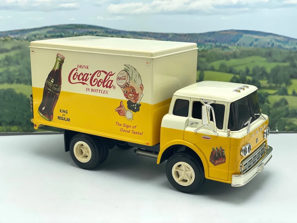 ERTL 1:25 1958 Ford C-800 Coca Cola Brand Delivery Truck Diecast 1998 Coke #H837 - Image 2 of 4