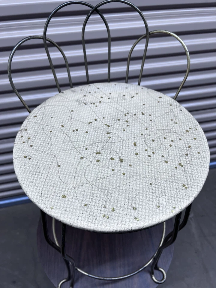 Taburete de tocador vintage MCM Hollywood Regency alambre dorado atómico Foto 3 de 3