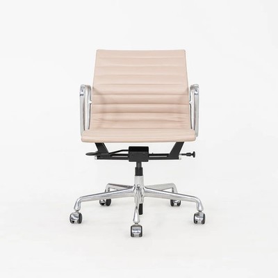 2020s Herman Miller Eames Aluminum Group Management Desk Chair in Beige Leather