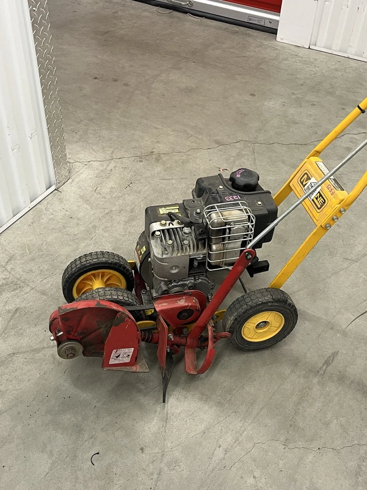 Bordeadora McLane 804 3,5 HP con motor Briggs & Stratton 148cc serie 475 9" Foto 2 de 4