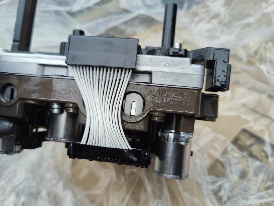 Unidad de carrocería de válvula mecatrónica VW Golf Mk5 R32 DSG Foto 3 de 4