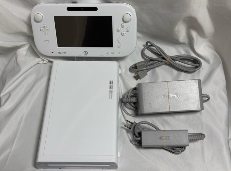 Nintendo Wii U Game Console 32GB Gamepad White NTSC-J(Japan