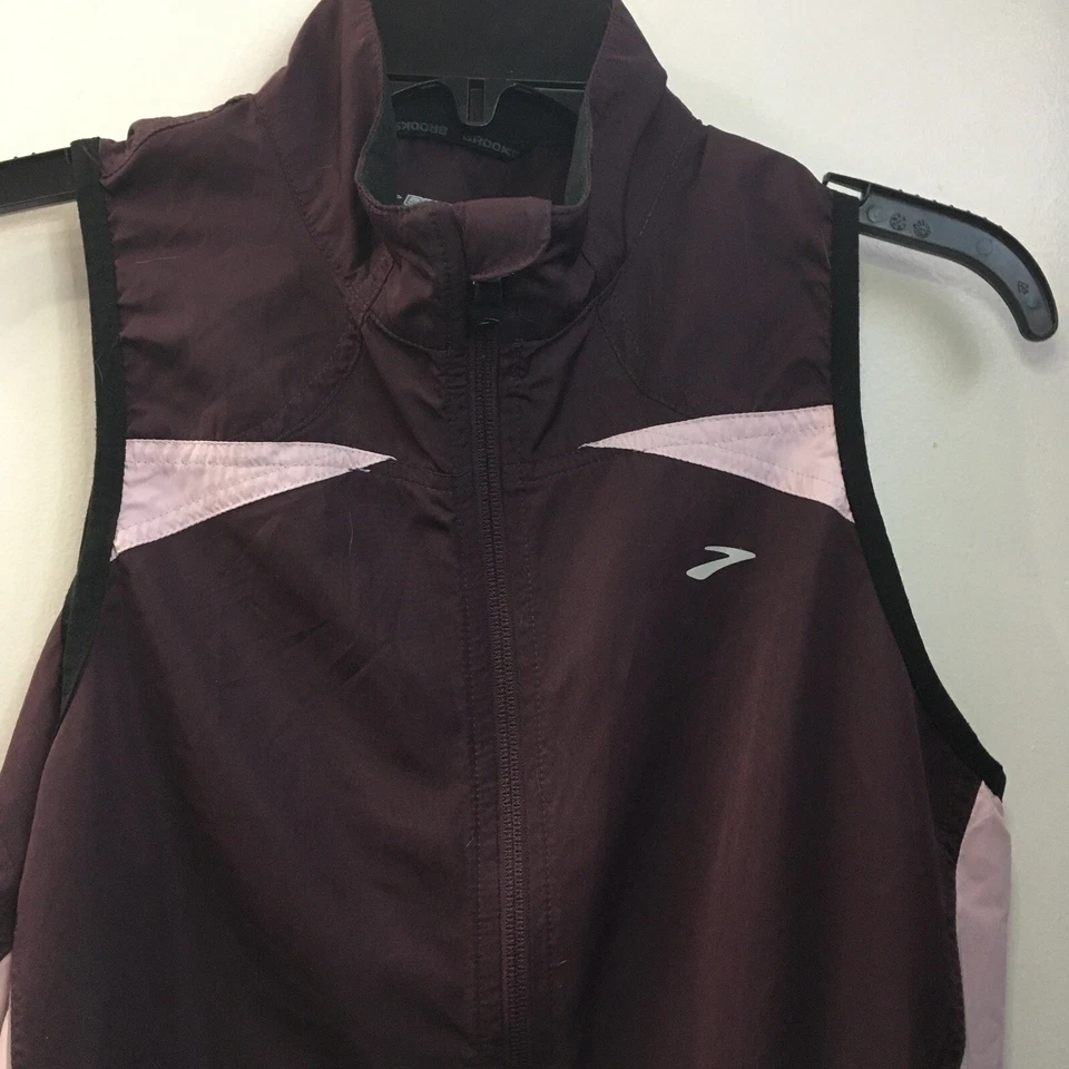 Brooks Running Vest Medium Purple Vented Shelter Technology Reflective Zip - Image 3 of 4