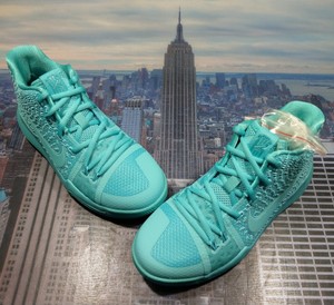 grade school kyrie 3