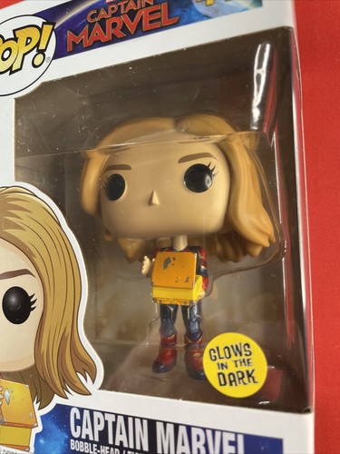 Funko Pop! Vinyl: Marvel - Captain Marvel w/ Lunchbox (Glow in the Dark) #444 - Picture 7 of 7