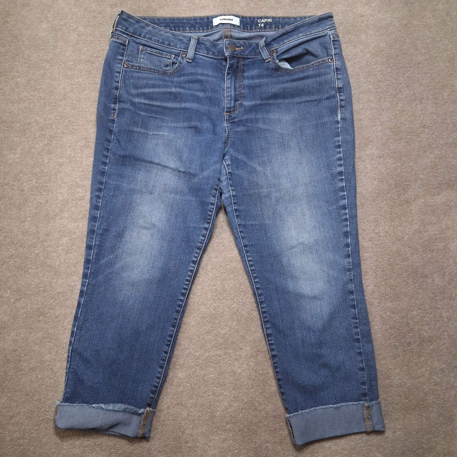 Sonoma Goods For Life Capri Jeans Womens 14 Medium Wash Frayed Raw Hem Cuffed