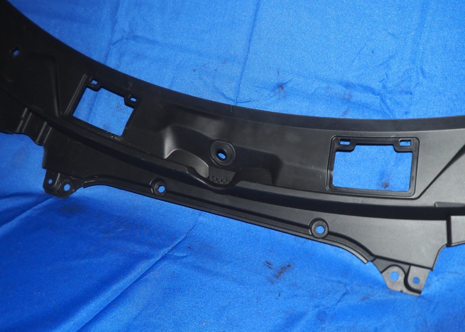 Maserati MC20 2022-2026 Cowl panel P/N 670184518