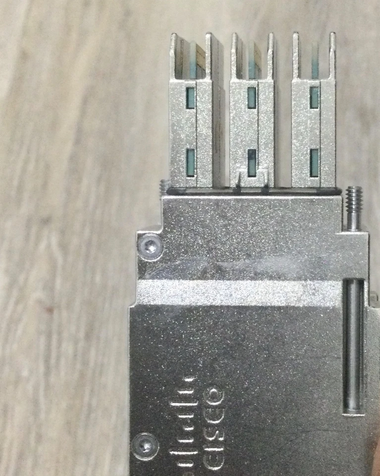 Cabo de empilhamento Cisco STACK-T1-50CM V01 Cisco 3850 • 800-40403-01 genuíno - Imagem 3 de 4