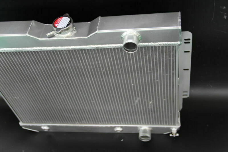 Radiador Chevy 60-65 Impala Biscayne 64-65 Chevelle Malibu con cubierta y ventilador de 16" Foto 4 de 4