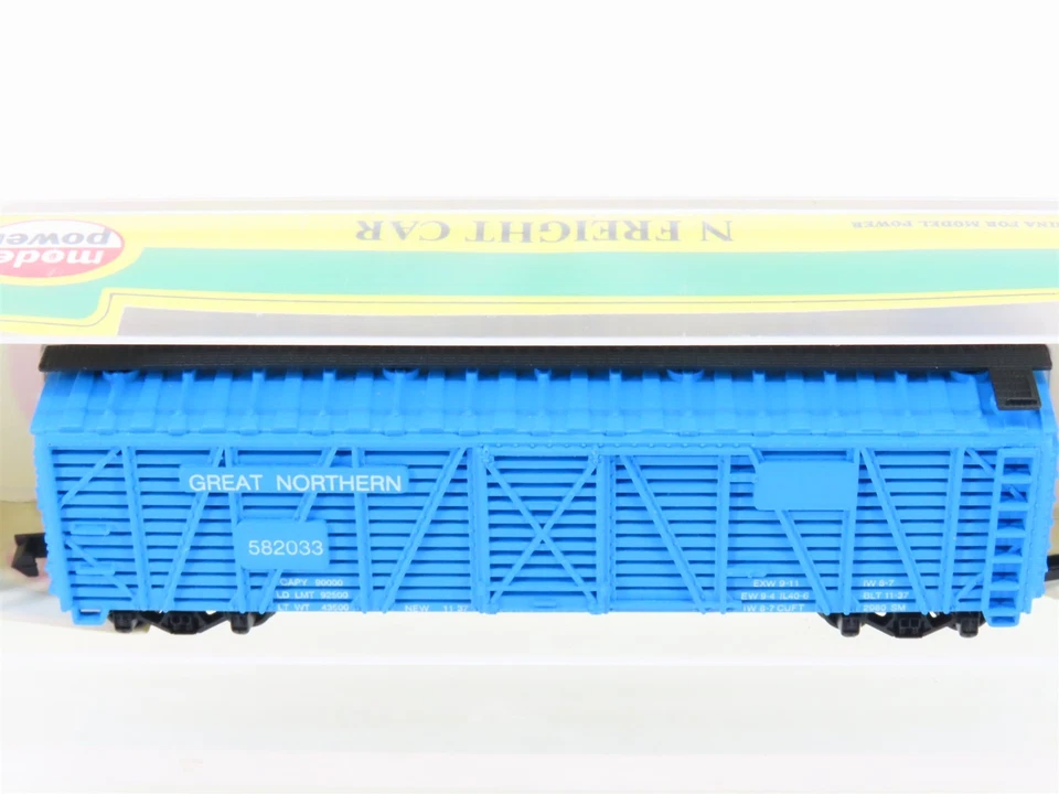 N Scale Model Power 3077 GN Great Northern Big Sky Blue 50' Stock Car #582033 - Image 4 of 4