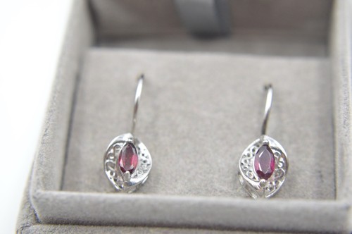 Pendientes de plata esterlina granate RJ Graziano collar corazón piedra de nacimiento de enero - Imagen 6 de 12