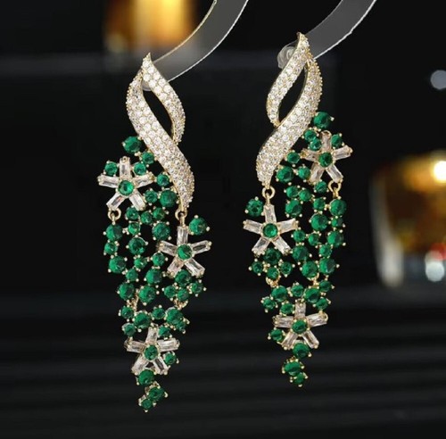 Boucles d'oreilles en plaqué or avec des cristaux scintillants en zircon - Foto 2 di 7
