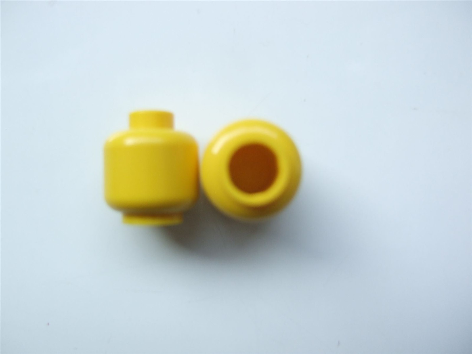 – 6022320 282 2 x Lego Yellow Mini head No Sunglasses Parts /& Pieces