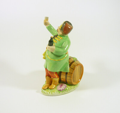 HEREND, SOLDIER DRINKING 