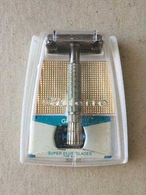 Vintage Gillette 1957 C4 Razor With Plastic Case And Blade Pack