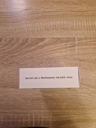 MTG Secret lair Secret Lair x Warhammer 40,000: Orks NonFoil OVP - Bild 3 von 3