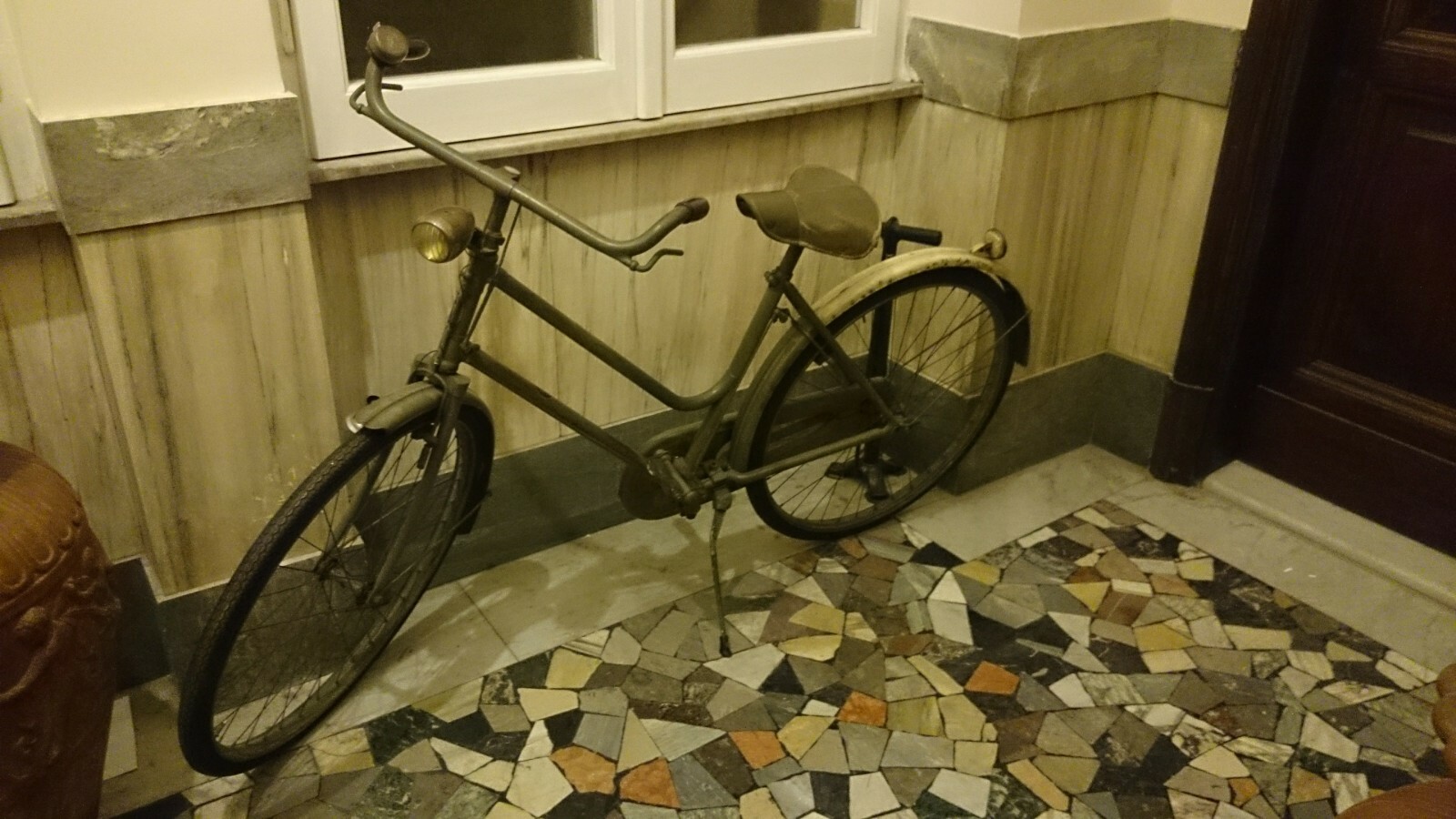 Foto 1 di 8