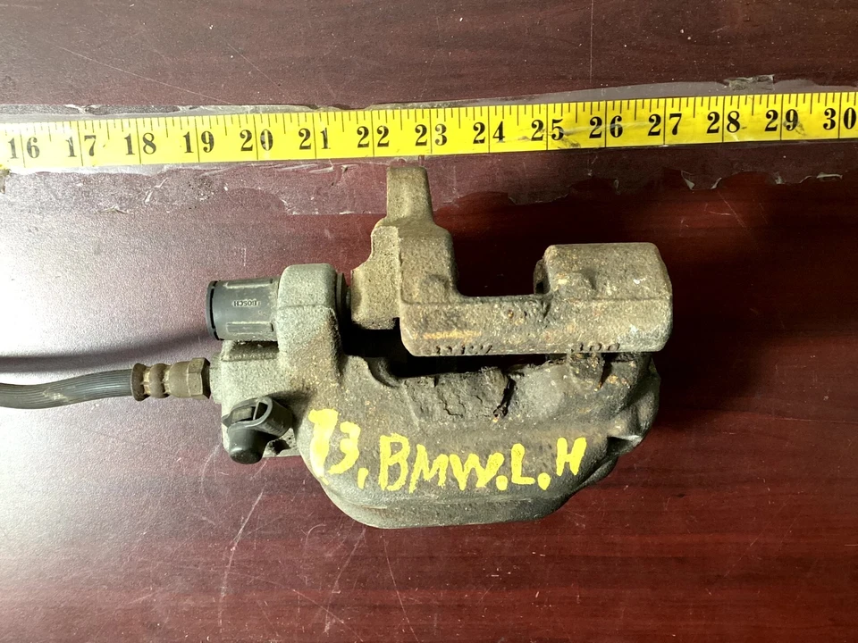 BMW 328I XDRIVE F30 2013-2016 sedán pinza de freno trasera izquierda del lado del conductor OEM. Foto 3 de 4