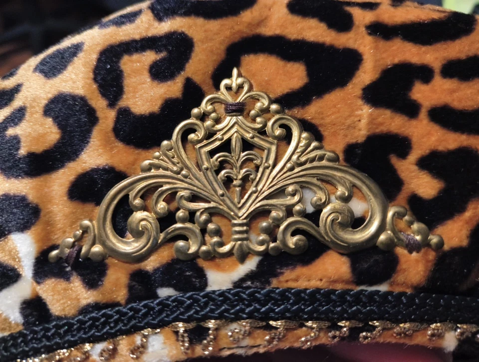 Vintage Leopard Print Handmade Beret W/Red & Black Inner. See 1950s - 1970s New - Image 4 of 4