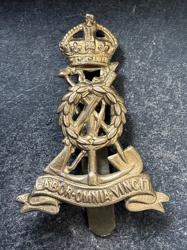 Royal Army Pioneer Corps, Genuine British Army Cap Badge. WW2.