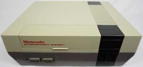 Nintendo NES Console Original System NES-001 w Authentic OEM Controller BUNDLE - Picture 3 of 12