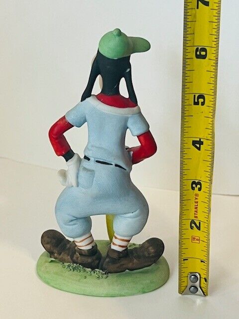 Walt Disney Goofy figurine vtg Baseball Japan disneyland