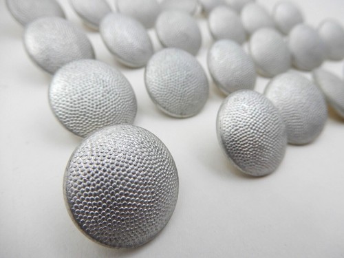 VINTAGE SET OF 24 AB 21MM SILVER TEXTURED PATTERN BUTTONS - Picture 5 of 11