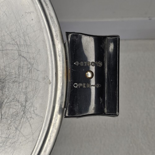 Vintage Kromex Cake Carrier With Locking Lid Aluminum 1950s - Picture 11 of 16