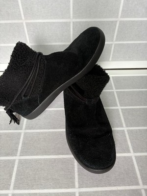YGG Isana Black Suede Après-ski Alpine Minimalist Cabincore Boots Faux Fur Sz 8