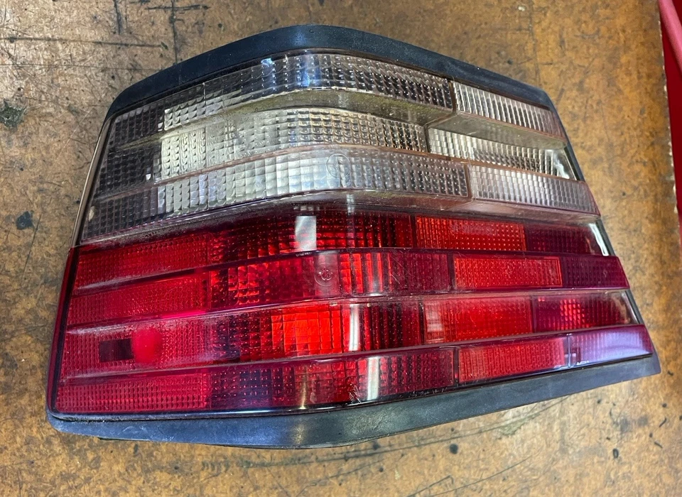 1986 - 1993 Mercedes Benz 300E W124 Driver Taillight Left LH OEM - Image 2 of 4