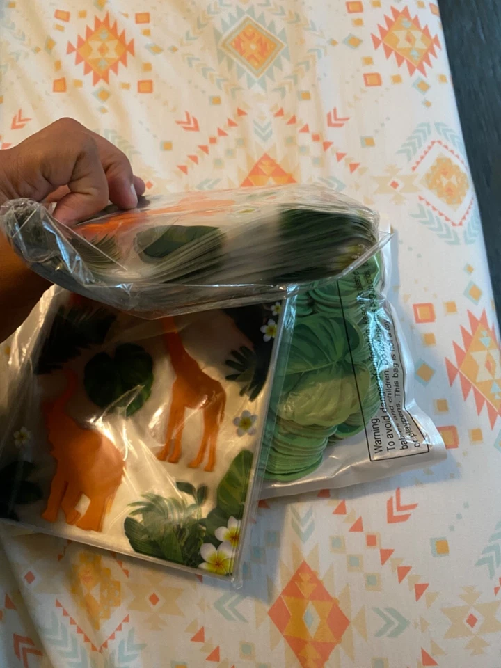 Bolsas de golosinas Wild JUNGLE Animal SAFARI TEMA CELOFÁN, hojas de palma y corbata giratoria Foto 3 de 4